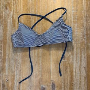 Like new bikini top from target! Size S. Worn once